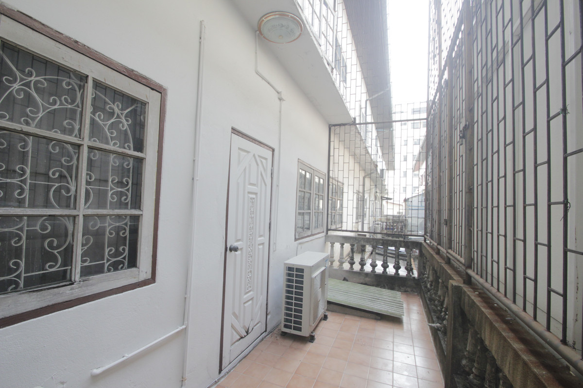 ขายทาวน์โฮมปิ่นเกล้า จรัญสนิทวงศ์ : ทาวน์เฮ้าส์จรัญสนิทวงศ์5 หมู่บ้านพาราไดซ์วิลล่า ใกล้รถไฟฟ้าท่าพระ BTSจรัญ13 เดอะมอลล์ท่าพระ บ้านพร้อมอยู่ ตกแต่งแล้ว 3ชั้น 27วา เฟอร์บิวท์อิน เดินทางสะดวก ราคาเจรจาได้