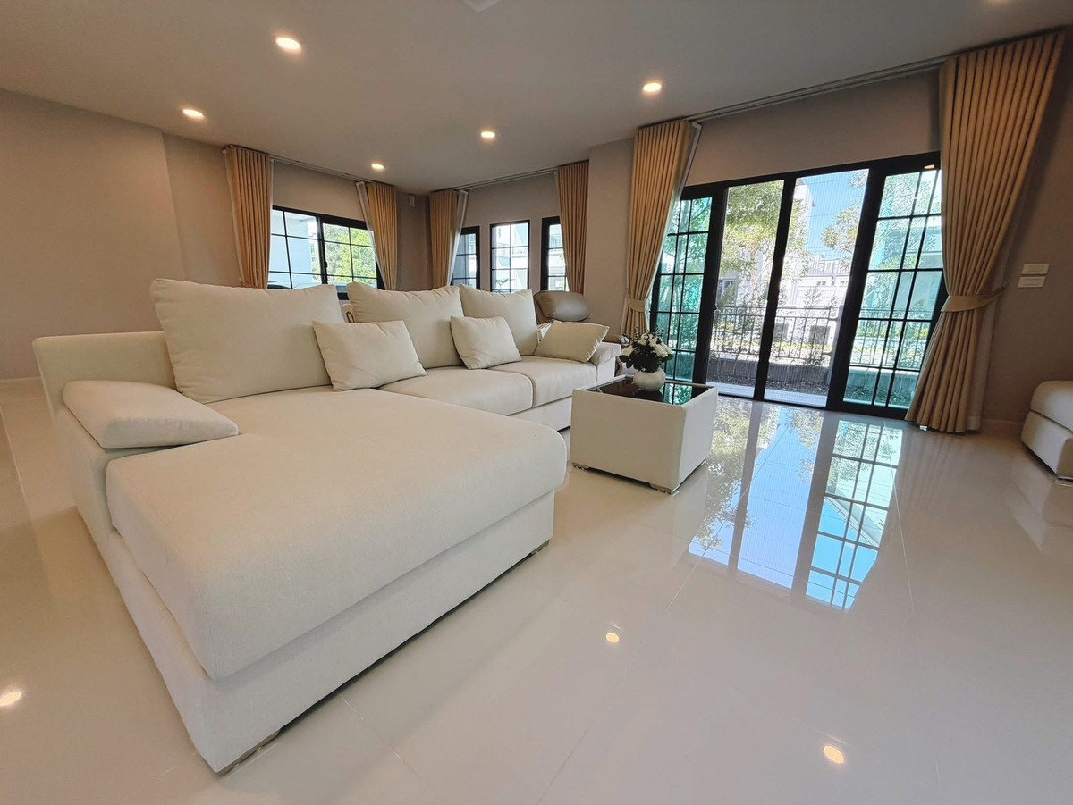 For RentHouseBangna, Bearing, Lasalle : ✨🏡 English style detached house, Centro Bangna (Phase 2), large house at the beginning of the alley. Never rented out