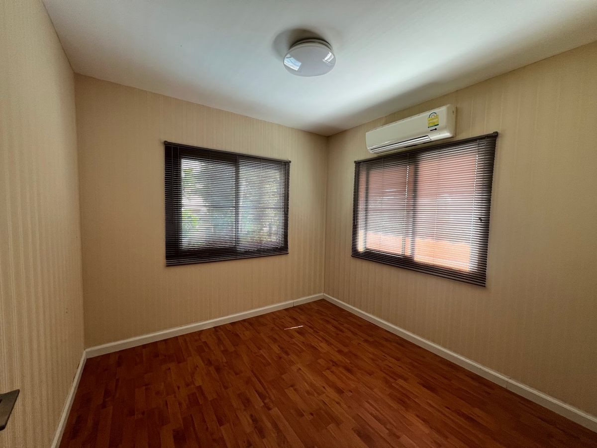 For RentHouseNonthaburi, Bang Yai, Bangbuathong : Single house, 5 minutes to Central Westgate, fully furnished, 3 bedrooms, 3 bathrooms.