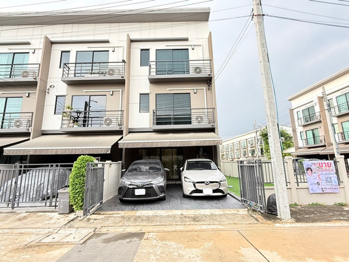 ขายทาวน์โฮมอ่อนนุช อุดมสุข : ขายทาวน์โฮม บ้านกลางเมือง ศรีนครินทร์ อ่อนนุช 30.5 ตรว. หลังมุม หน้าบ้านไม่ชนใคร