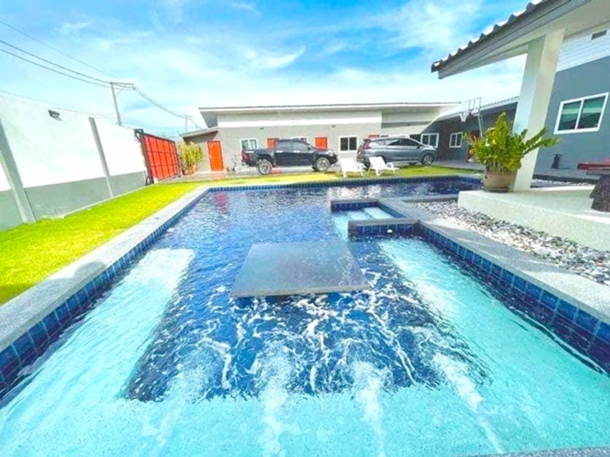 For RentHousePattaya, Bangsaen, Chonburi : 12bed 11bath Lux Mansion house Mabprachan Reservoir Flower Land Pattaya Siam Country Club 3km. Pool