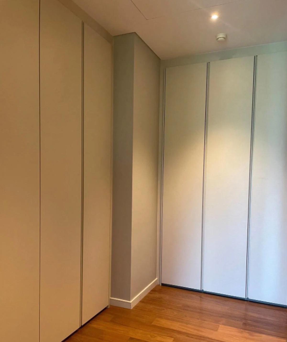 For RentCondoWitthayu, Chidlom, Langsuan, Ploenchit : Sindhorn Tonson 86 sqm. 中 日 Please add LINE ID @806qphgn o8415o5483