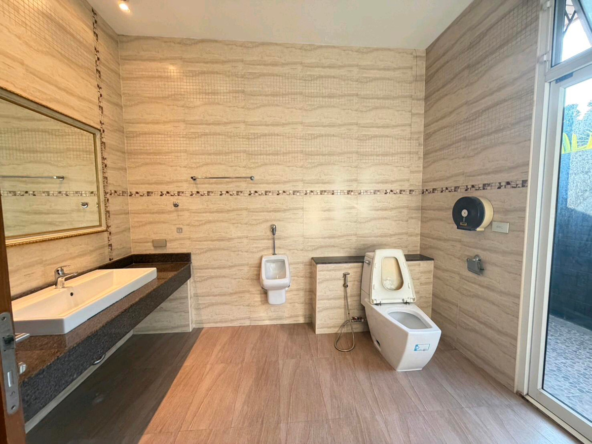 ขายบ้านเอกชัย บางบอน : บ้านเดี่ยวในโครงการ แกรนด์รอยัลนิศาชล สาทร