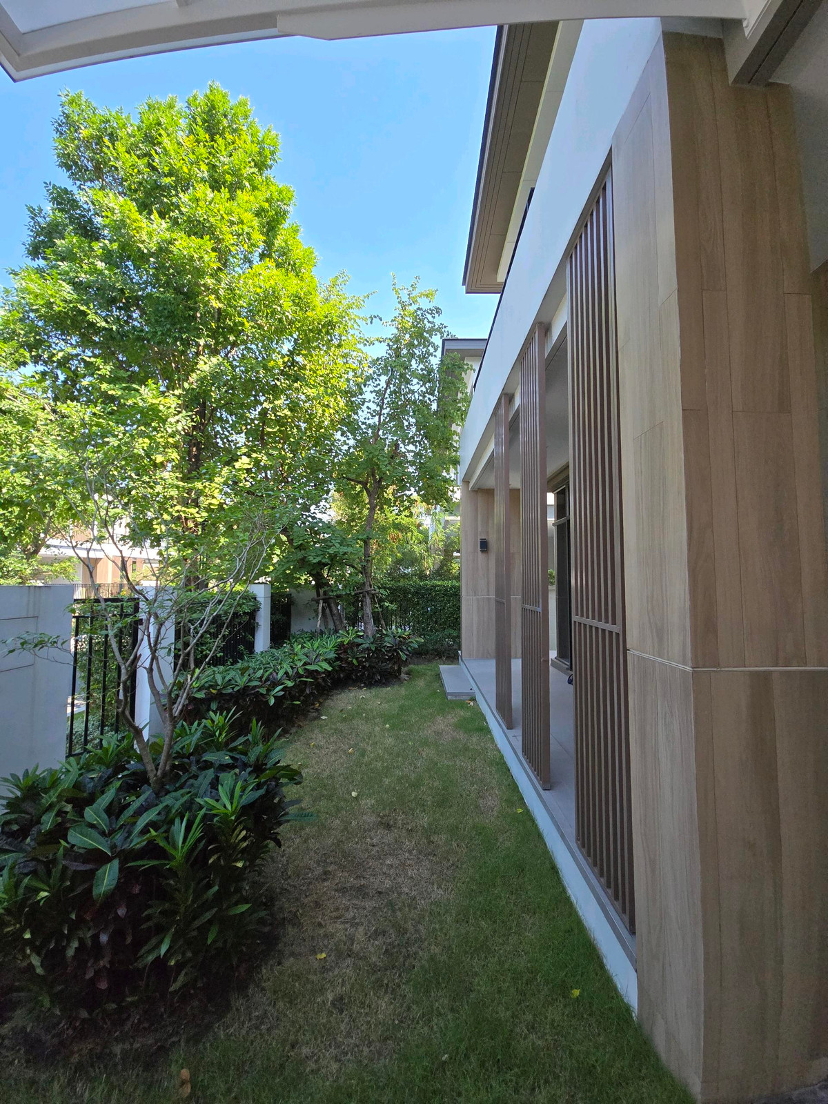 บ้านบางนา แบริ่ง ลาซาล : ขาย/เช่า บ้านเดี่ยว Bangkok Boulevard บางนา กม. 5 แต่งครบ พร้อมอยู่