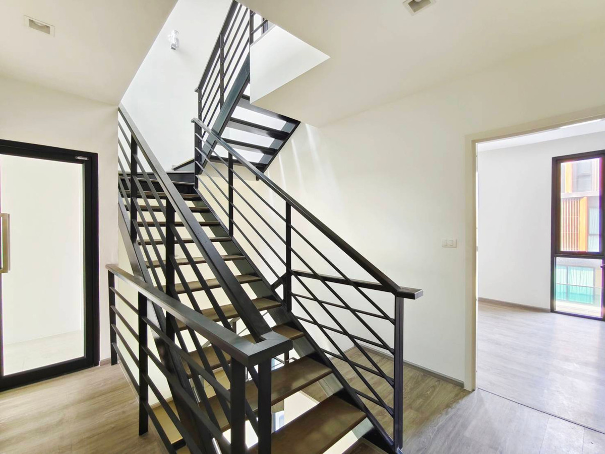 ให้เช่าทาวน์โฮมโชคชัย4 ลาดพร้าว71 : ให้เช่าทาวน์โฮม 3.5 ชั้น หลังมุม โครงการ Authen Ladprao–Nakniwa ซอยนาคนิวาศ 48 ใกล้เซ็นทรัลอีสวิลล์