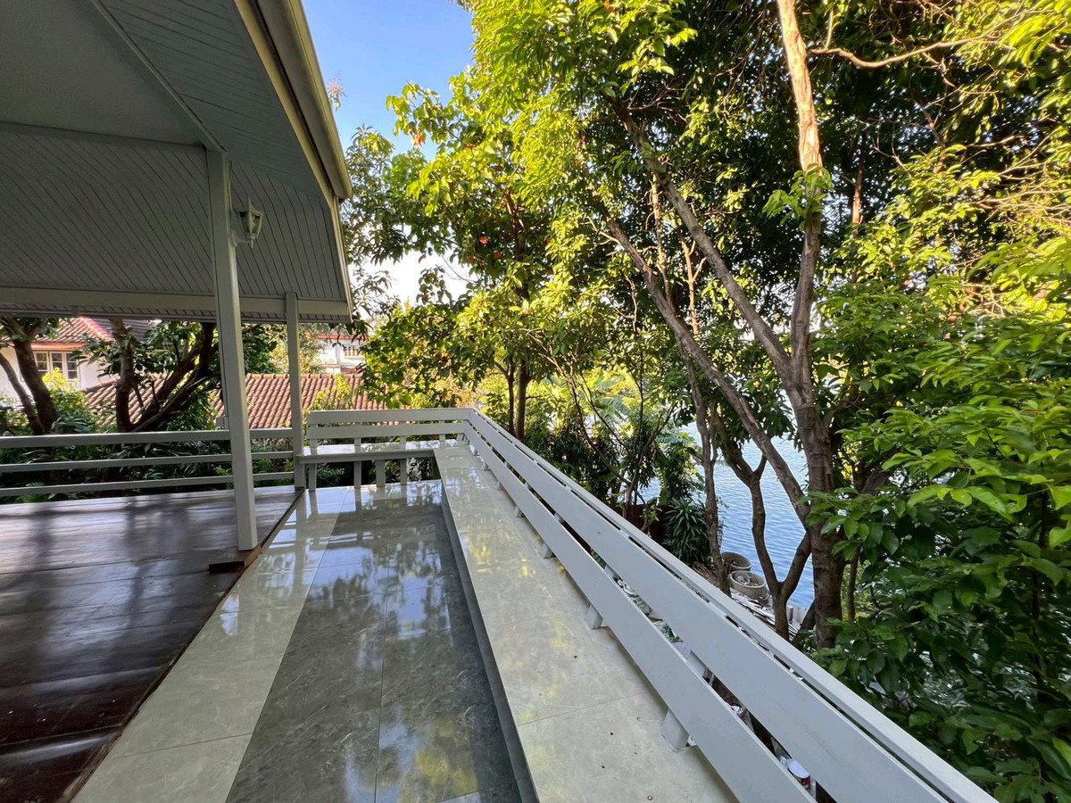 For SaleHouseMin Buri, Romklao : For sale, detached house next to the lake. Rare plot in the Sammakorn Ramkhamhaeng 110/112 project.