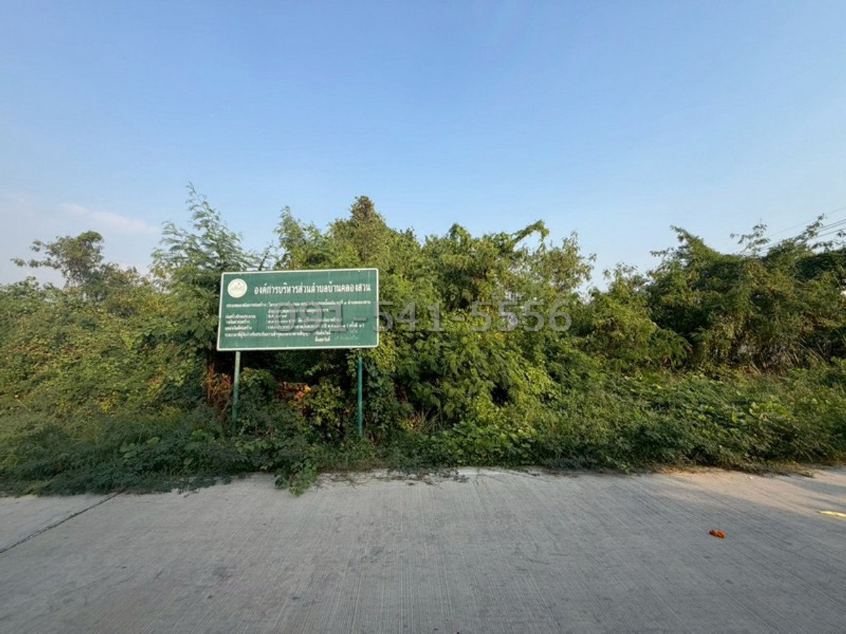 For SaleLandBangna, Bearing, Lasalle : Land for sale, 2 plots next to each other, 10 rai, along the road, Soi Pracha Uthit 90, Samut Prakan, large plot of land, beautiful plot, potential location.