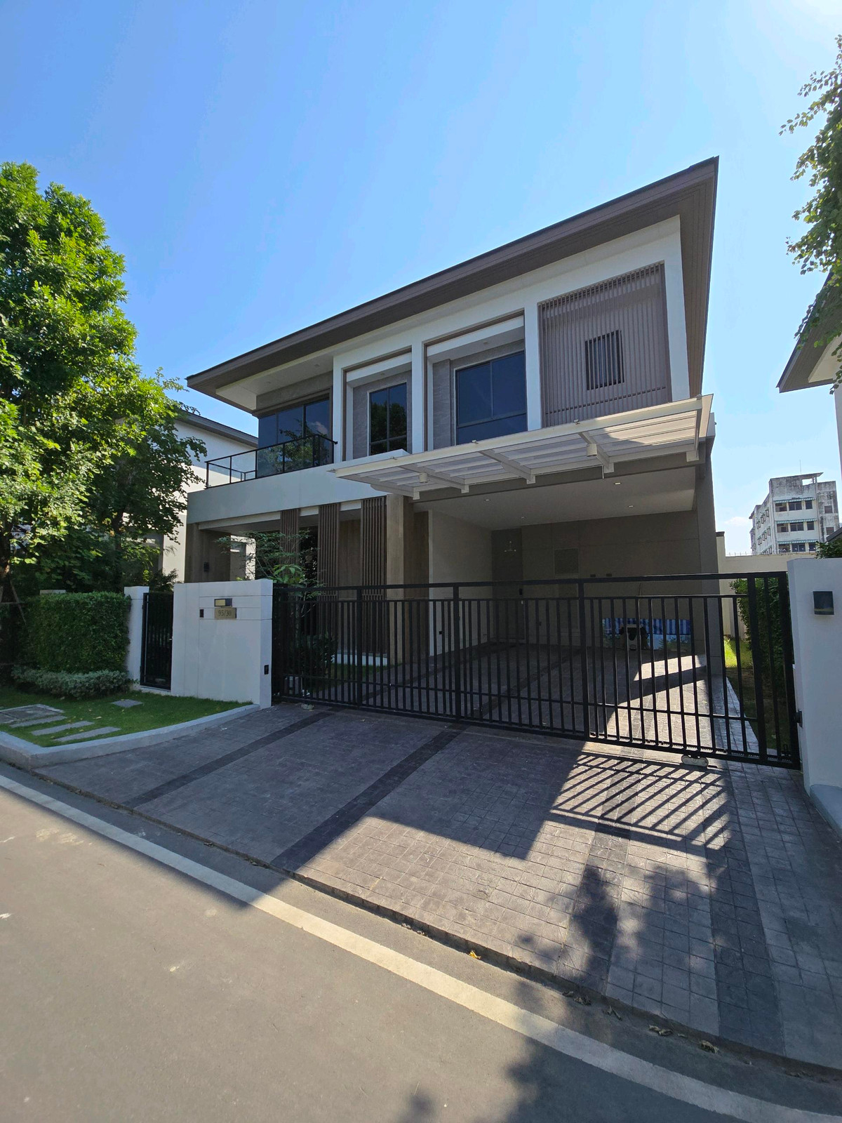 บ้านบางนา แบริ่ง ลาซาล : ขาย/เช่า บ้านเดี่ยว Bangkok Boulevard บางนา กม. 5 แต่งครบ พร้อมอยู่