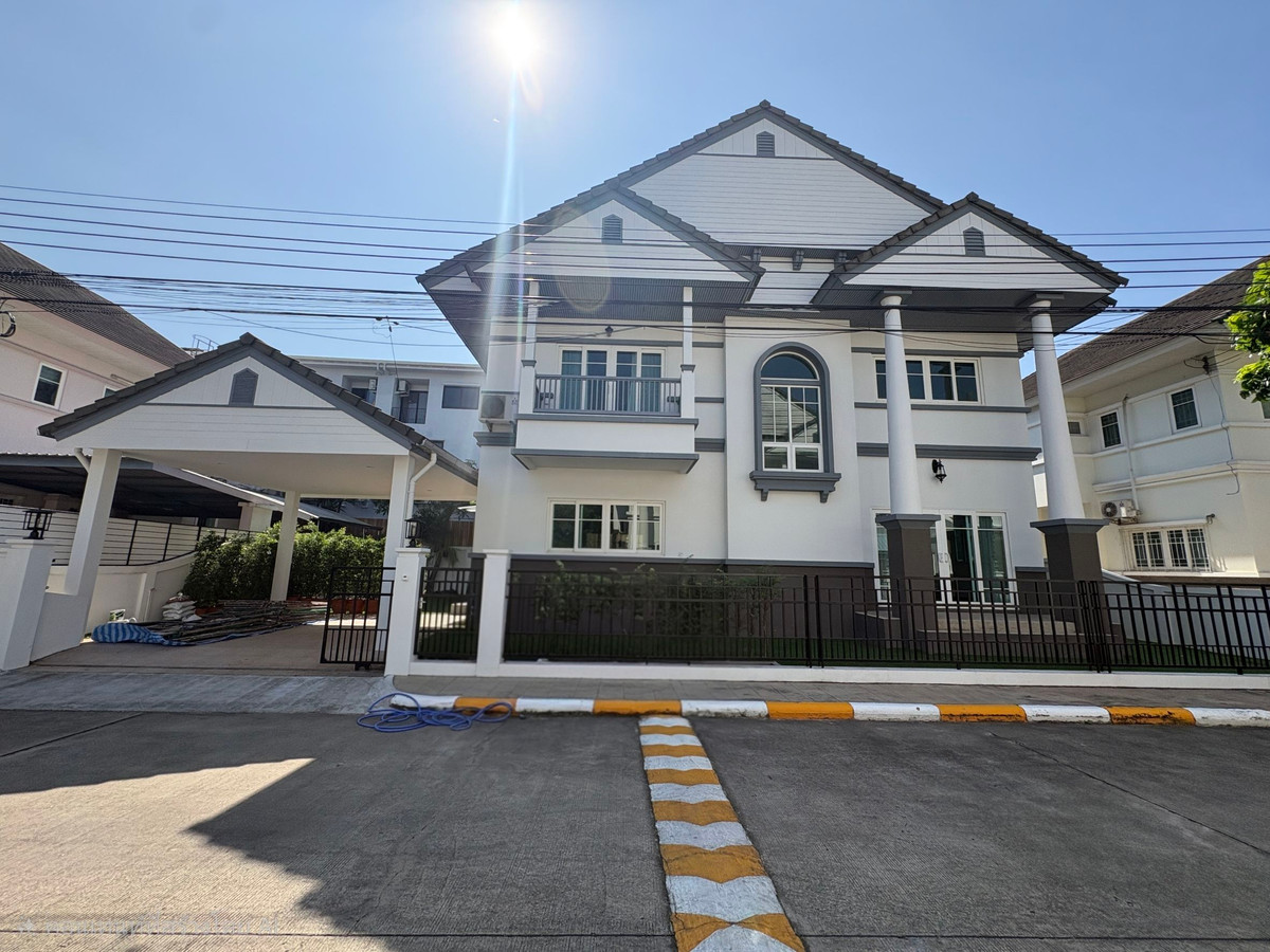 For RentHousePattanakan, Srinakarin : Single house for rent, The Exclusive Pattanakarn 32 project, newly renovated, near Thonglor, only 15 minutes.