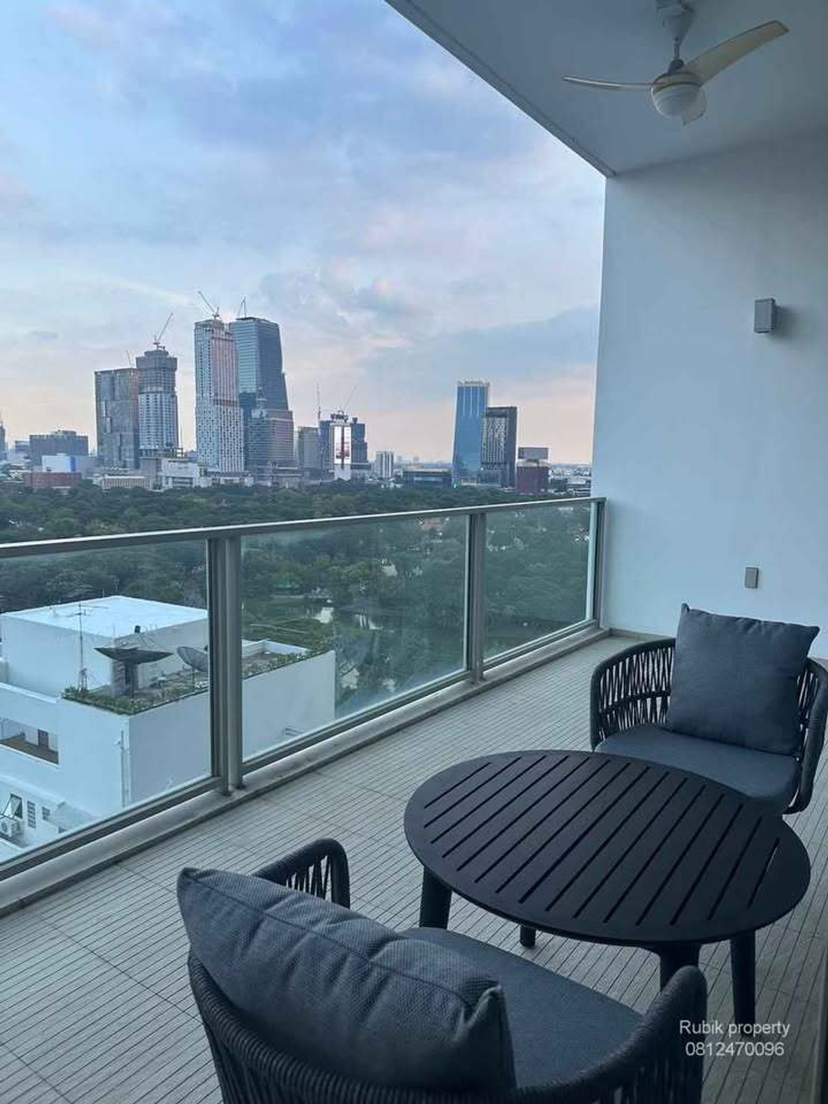 For RentCondoWitthayu, Chidlom, Langsuan, Ploenchit : 🔥 HOT DEAL in the heart of Ratchadamri | 185 Rajadamri | 3 Bed, large room 156 sq m, reduced to 140K RB1612 🏙 Big room, hard to find in the heart of the CBD