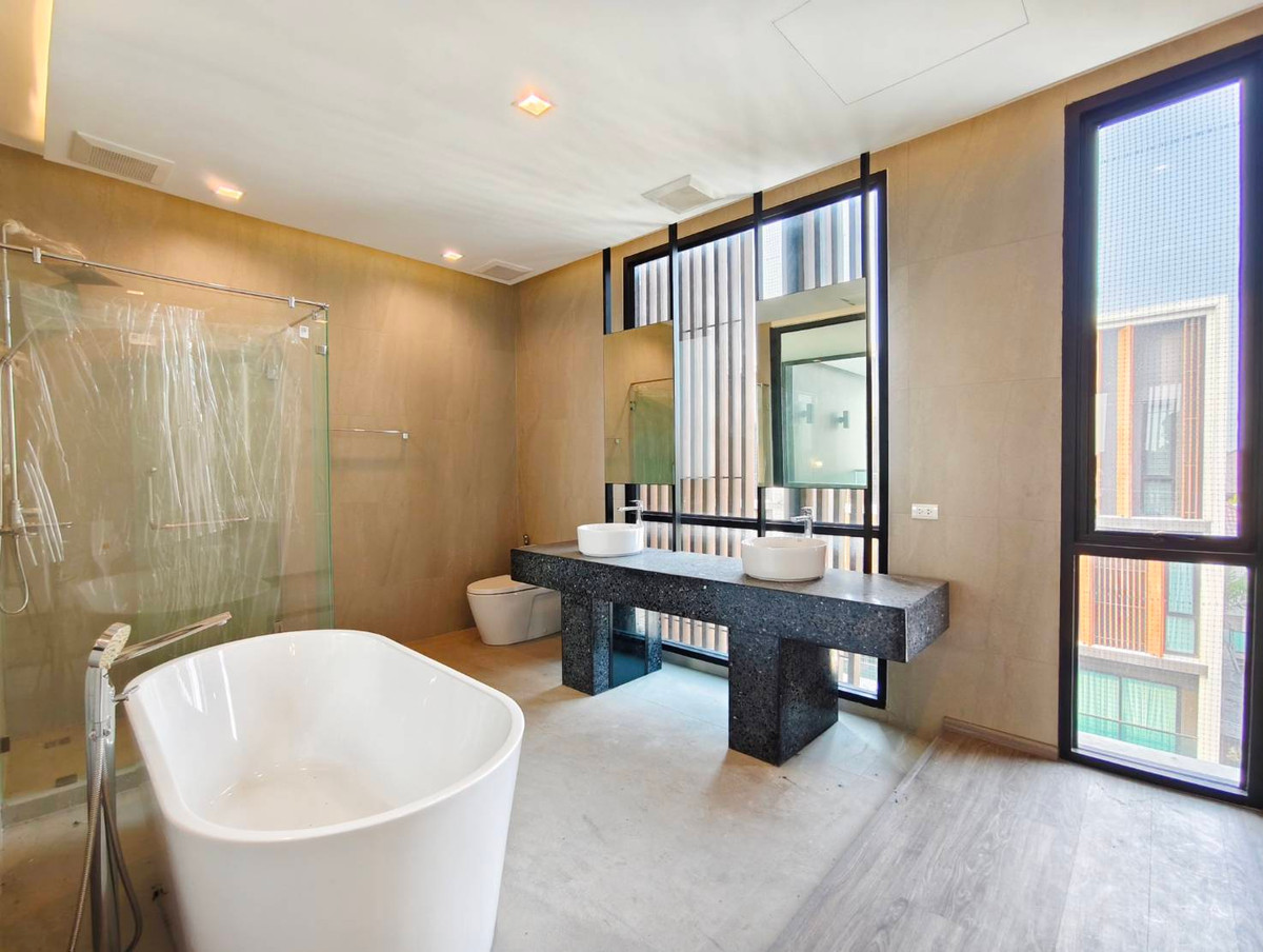 ให้เช่าทาวน์โฮมโชคชัย4 ลาดพร้าว71 : ให้เช่าทาวน์โฮม 3.5 ชั้น หลังมุม โครงการ Authen Ladprao–Nakniwa ซอยนาคนิวาศ 48 ใกล้เซ็นทรัลอีสวิลล์