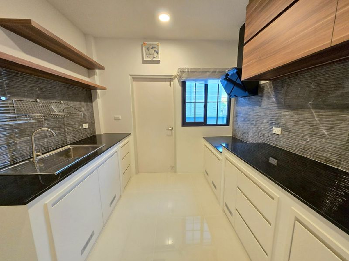 บ้านบางนา แบริ่ง ลาซาล : ขาย/เช่า🧡 เซนโทร บางนา (CENTRO BANGNA) บ้านเดี่ยวหรูทำเลดี ใกล้ Mega Bangna ขนาด 65 ตารางวา 4 ห้องนอน ตำบลบางแก้ว อำเภอบางพลี จังหวัดสมุทรปราการ 