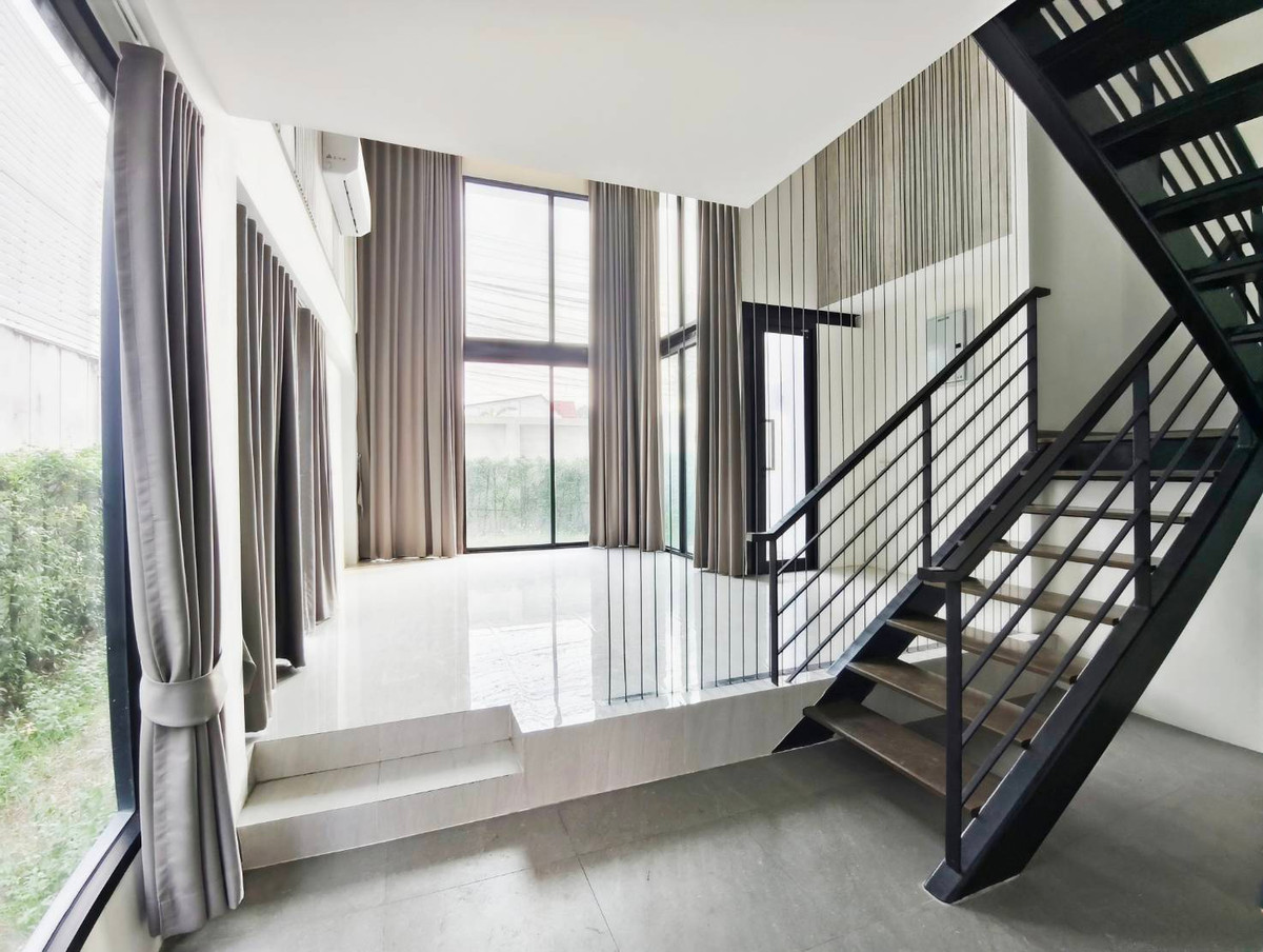 ให้เช่าทาวน์โฮมโชคชัย4 ลาดพร้าว71 : ให้เช่าทาวน์โฮม 3.5 ชั้น หลังมุม โครงการ Authen Ladprao–Nakniwa ซอยนาคนิวาศ 48 ใกล้เซ็นทรัลอีสวิลล์