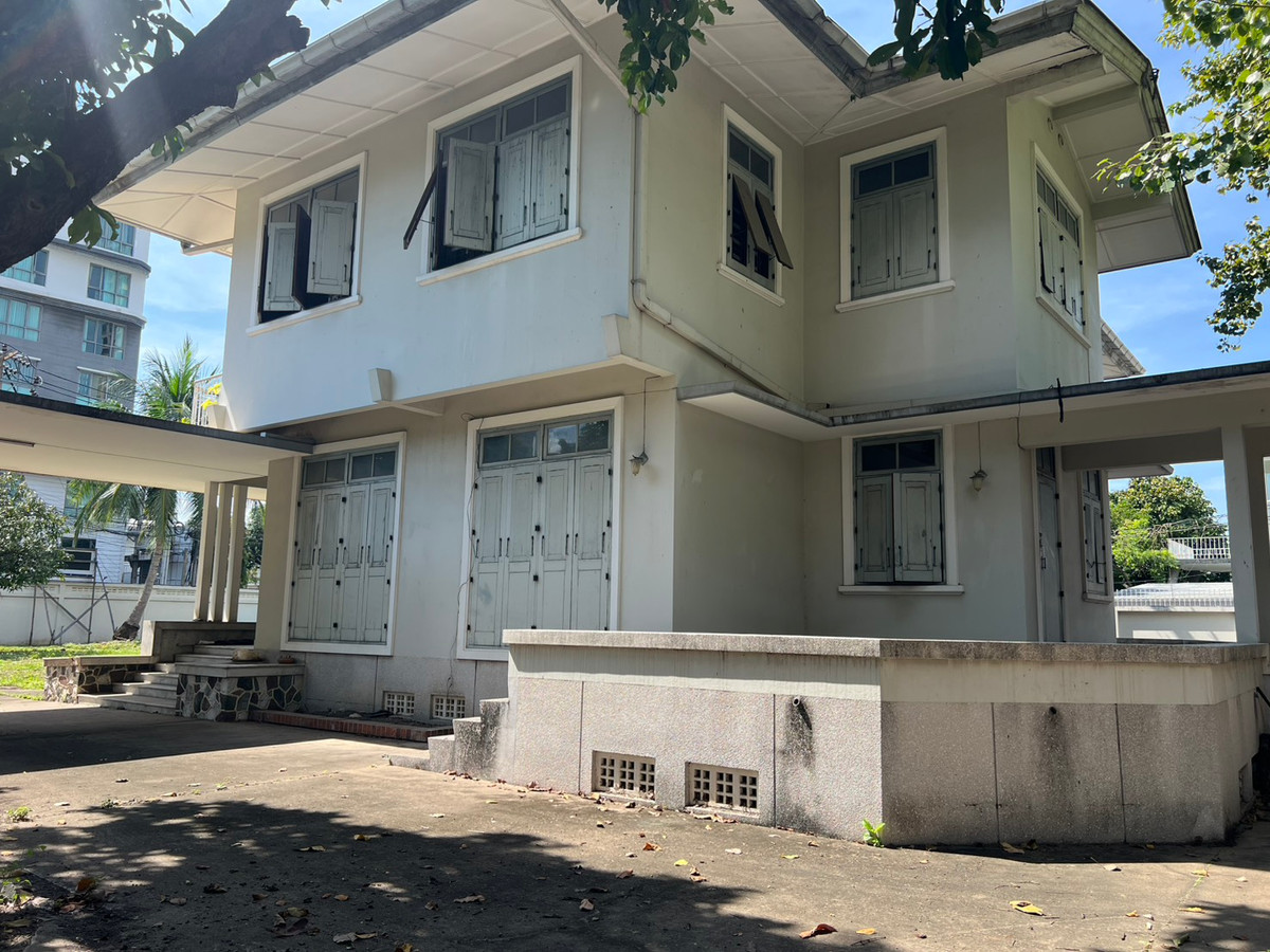 ขายบ้านอารีย์ อนุสาวรีย์ : ขายบ้านพร้อมที่ดินแปลงใหญ่ พหลโยธิน ซอย 9 ใจกลางอารีย์