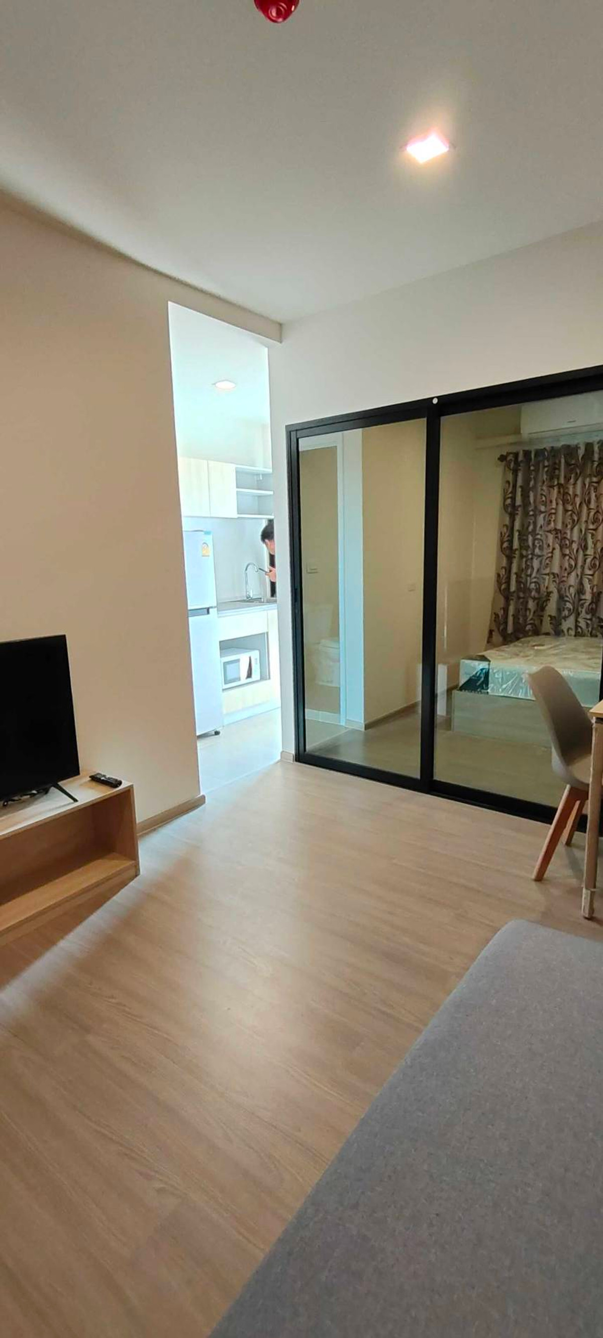 ให้เช่าคอนโดลาดกระบัง สุวรรณภูมิ : 🏠 ให้เช่าคอนโด มี อ่อนนุช - พระราม 9 เดือนละ 7900 บาท  ✈️ ใกล้ ARL บ้านทับช้าง 1.6 กม เฟอร์นิเจอร์ครบ ห้องพร้อมเข้าอยู่  ✅✅