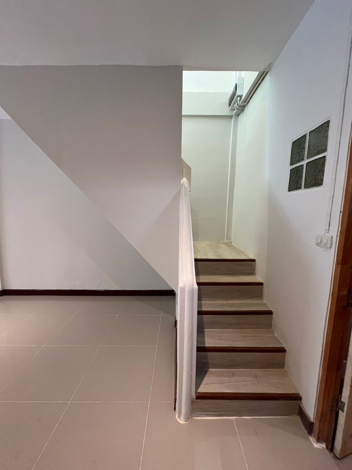 ขายทาวน์โฮมรัชดา ห้วยขวาง : 🔥 ทาวน์เฮาส์รีโนเวทใหม่ ลาดพร้าว 48 ซอยอำนวยวัฒน์ | ถูกสุดในย่าน 3.5 ล้าน 🔥  ใกล้ MRT สุทธิสาร | อยู่เองก็ดี ปล่อยเช่าคุ้ม Yield 6%+ 087-808-3690 ฟีฟ่า