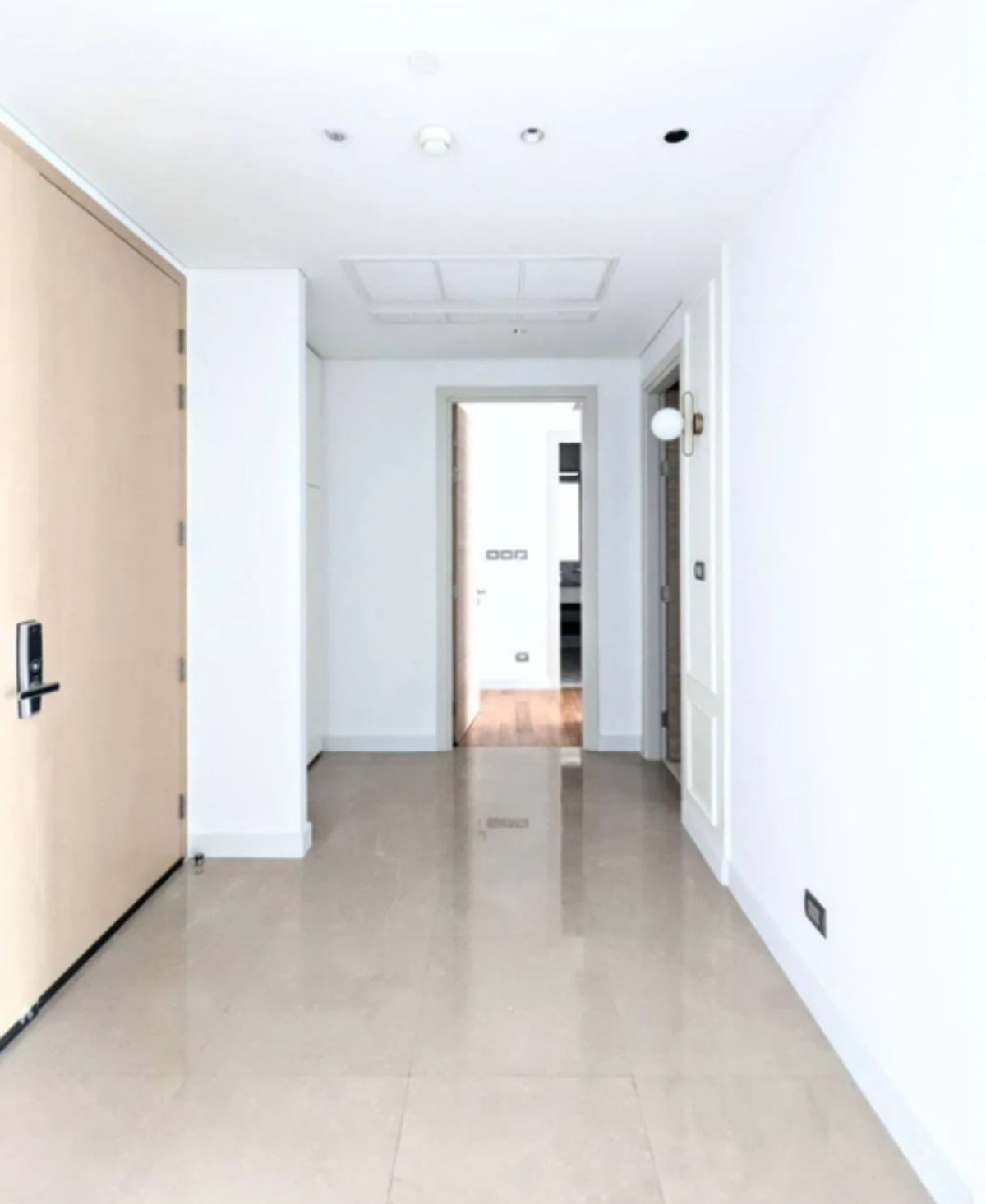 For RentCondoWitthayu, Chidlom, Langsuan, Ploenchit : Sindhorn Residence 150 sq.m. 中 日 Please add LINE ID @806qphgn o8415o5483