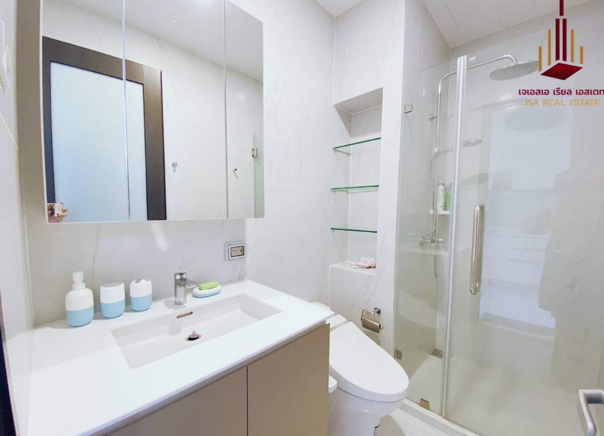 For SaleCondoRama9, Petchburi, RCA : ✨ For Sale: Chewathai Residence Asoke Condo ✨ 💰 Only 4,100,000 THB, best price, much cheaper than welcoming the project launch. Full view of the garden. There is a room ready to make an appointment to view. If interested, contact Mr. James Mar.