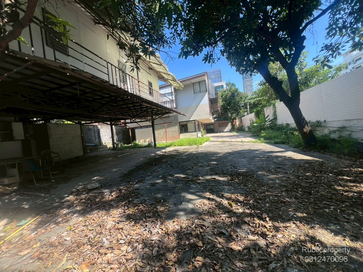 ขายที่ดินสุขุมวิท อโศก ทองหล่อ : 🏡 ขายบ้านพร้อมที่ดินแปลงใหญ่ ทำเลทองระดับ Rare Item 💎 Super Prime Location ใจกลางย่าน Luxury Living 📍 สุขุมวิท 49 / ทองหล่อ 13  RB1630