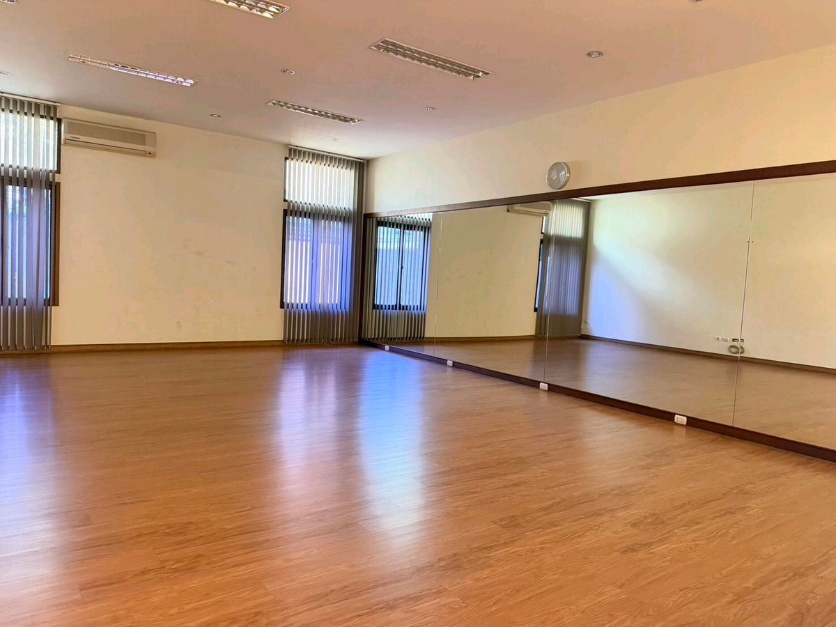 ขายบ้านเอกชัย บางบอน : บ้านเดี่ยวในโครงการ แกรนด์รอยัลนิศาชล สาทร