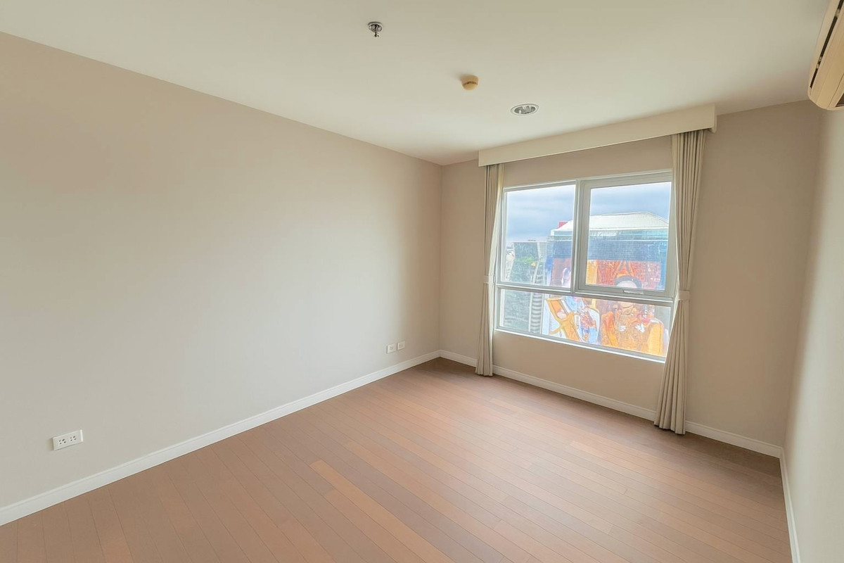 For SaleCondoRama9, Petchburi, RCA : 🔥 Urgent sale 🔥 Cheapest, beautiful room, exactly as described, corner room, very wide, price negotiable. Call 0619824959