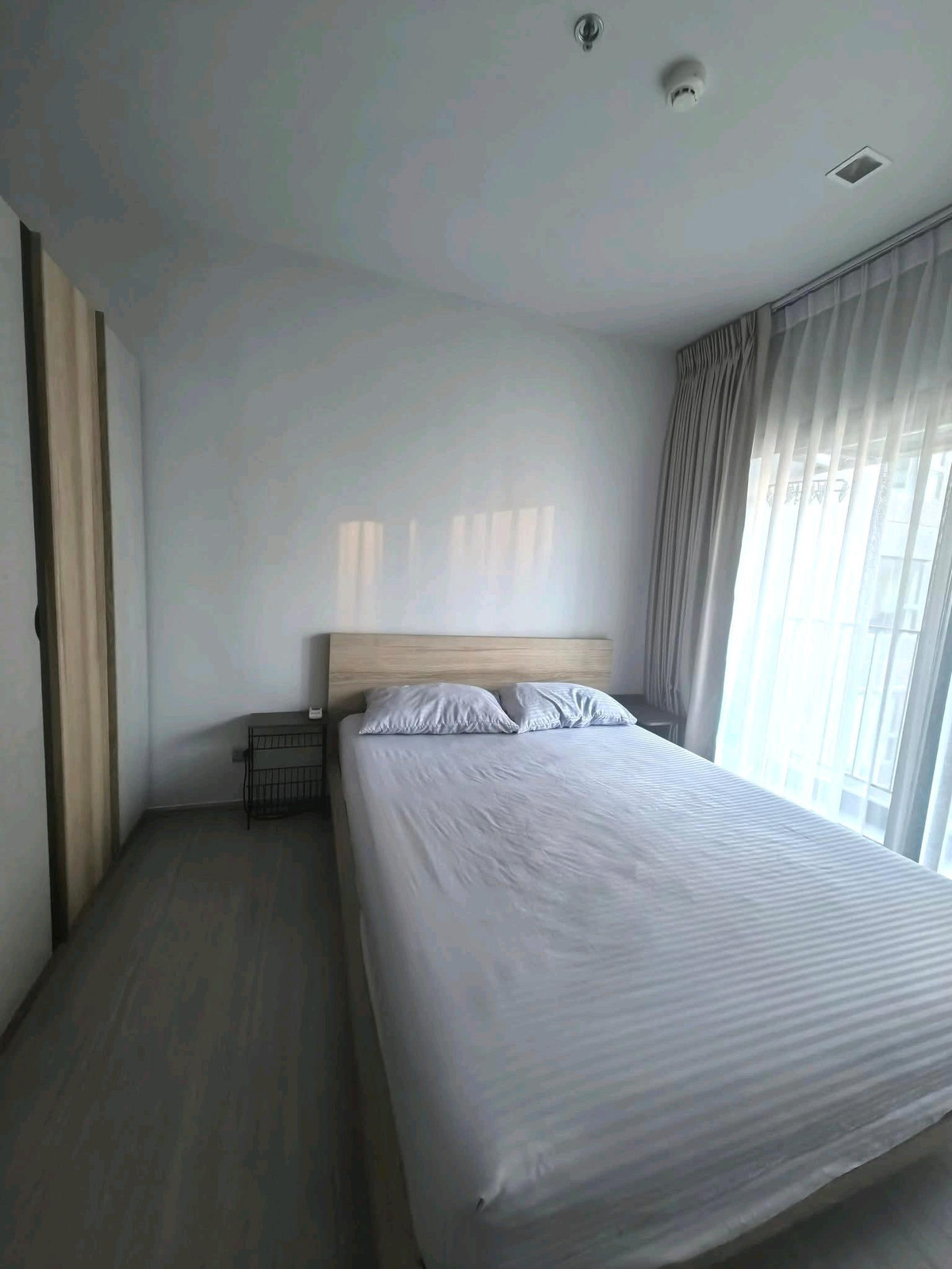 For RentCondoRama9, Petchburi, RCA : 🚇 Near MRT Rama 9, only 300 m. in the heart of Rama 9, connected to every city zone, easy to live, close to everything.