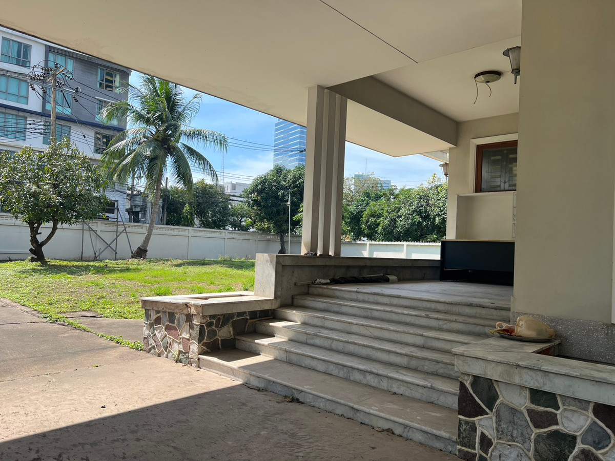 ขายบ้านอารีย์ อนุสาวรีย์ : ขายบ้านพร้อมที่ดินแปลงใหญ่ พหลโยธิน ซอย 9 ใจกลางอารีย์