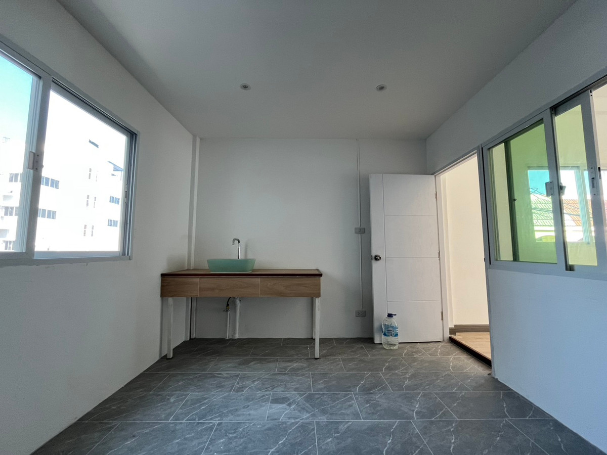 ขายทาวน์โฮมรัชดา ห้วยขวาง : 🔥 ทาวน์เฮาส์รีโนเวทใหม่ ลาดพร้าว 48 ซอยอำนวยวัฒน์ | ถูกสุดในย่าน 3.5 ล้าน 🔥  ใกล้ MRT สุทธิสาร | อยู่เองก็ดี ปล่อยเช่าคุ้ม Yield 6%+ 087-808-3690 ฟีฟ่า