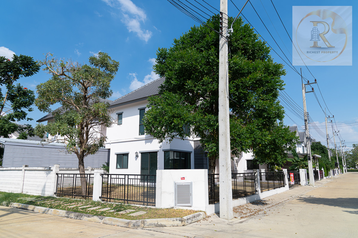 For SaleHousePathum Thani,Rangsit, Thammasat : House for sale 𝐌𝐎𝐃𝐈 𝐕𝐈𝐋𝐋𝐀 New Ratchaphruek Road, Khao Yai feel, whoever gets it is very worthwhile. The owner bought it and has never lived in it.