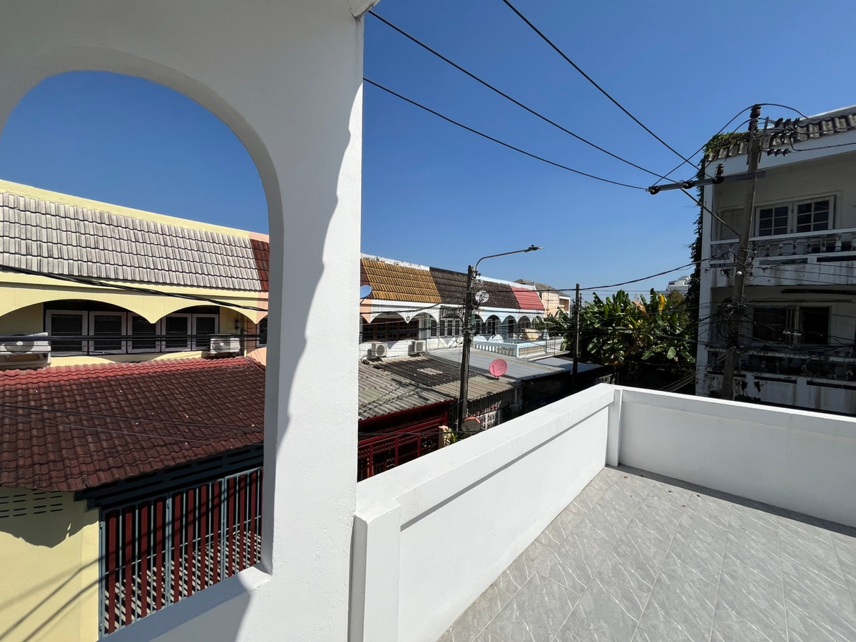 ขายทาวน์โฮมรัชดา ห้วยขวาง : 🔥 ทาวน์เฮาส์รีโนเวทใหม่ ลาดพร้าว 48 ซอยอำนวยวัฒน์ | ถูกสุดในย่าน 3.5 ล้าน 🔥  ใกล้ MRT สุทธิสาร | อยู่เองก็ดี ปล่อยเช่าคุ้ม Yield 6%+ 087-808-3690 ฟีฟ่า