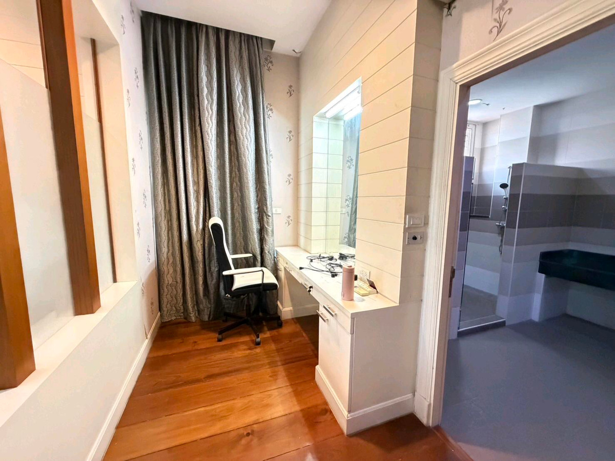 ขายบ้านเอกชัย บางบอน : บ้านเดี่ยวในโครงการ แกรนด์รอยัลนิศาชล สาทร