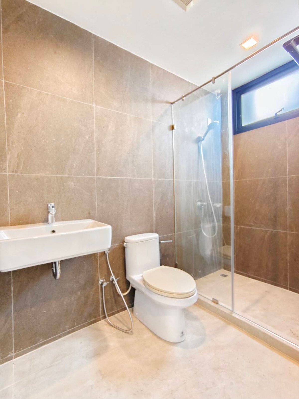 ให้เช่าทาวน์โฮมโชคชัย4 ลาดพร้าว71 : ให้เช่าทาวน์โฮม 3.5 ชั้น หลังมุม โครงการ Authen Ladprao–Nakniwa ซอยนาคนิวาศ 48 ใกล้เซ็นทรัลอีสวิลล์