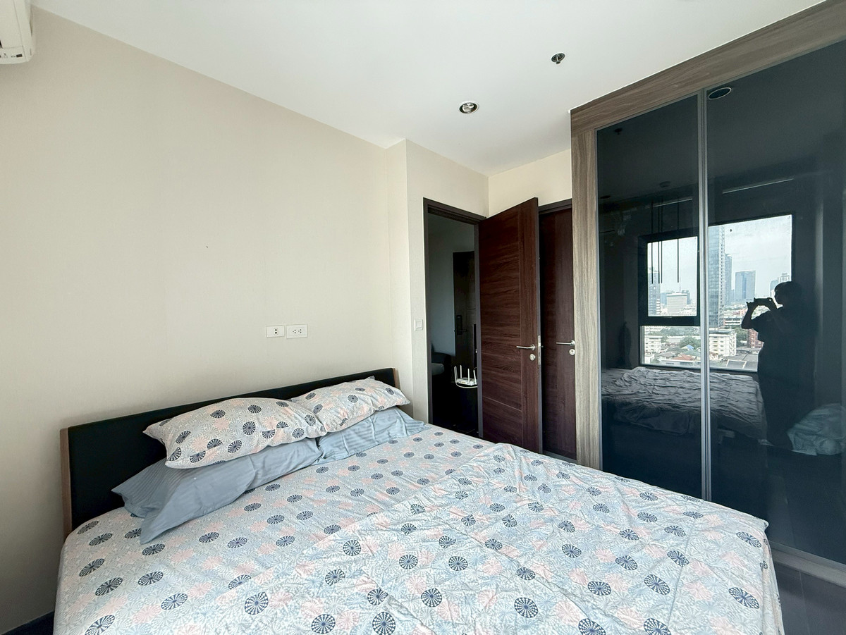 For RentCondoSukhumvit, Asoke, Thonglor : For rent, C Ekkamai Condo, closed kitchen, city and swimming pool view, 12th floor, ready to move in.