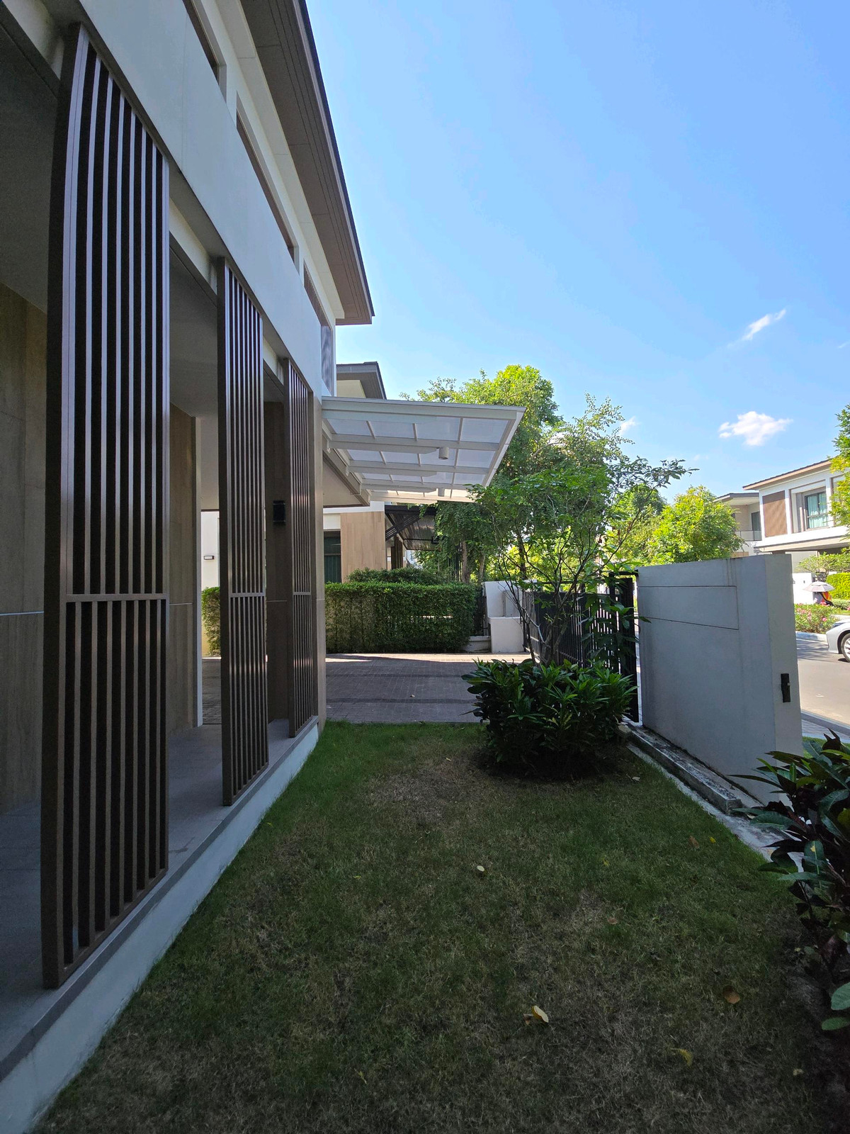 บ้านบางนา แบริ่ง ลาซาล : ขาย/เช่า บ้านเดี่ยว Bangkok Boulevard บางนา กม. 5 แต่งครบ พร้อมอยู่