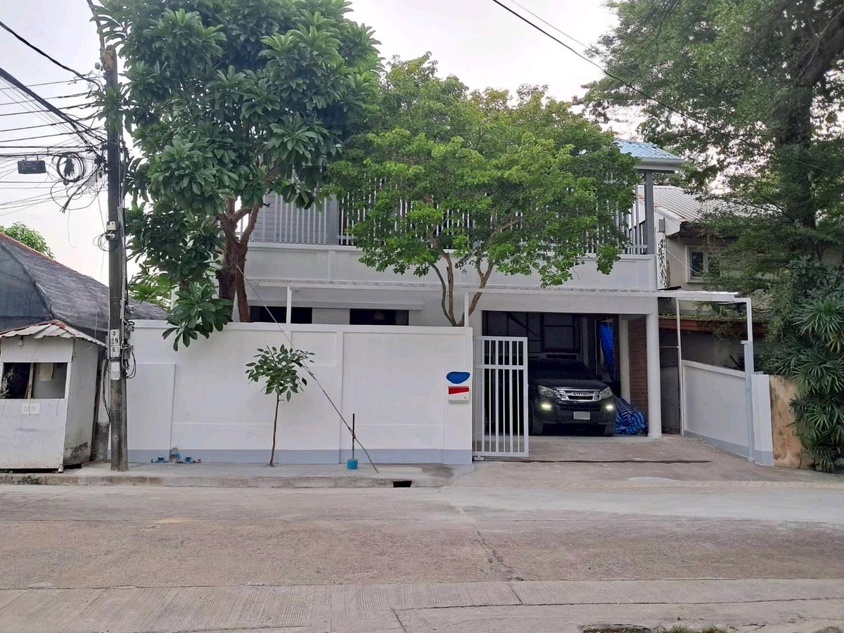 For SaleHouseMin Buri, Romklao : For sale, detached house next to the lake. Rare plot in the Sammakorn Ramkhamhaeng 110/112 project.