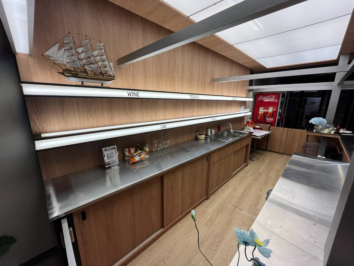 For RentRetail SpaceSukhumvit, Asoke, Thonglor : Phrom Phong Phrom Phong rental space for doing business 16 square meters, counter bar, shared common area 100 square meters, Open Space