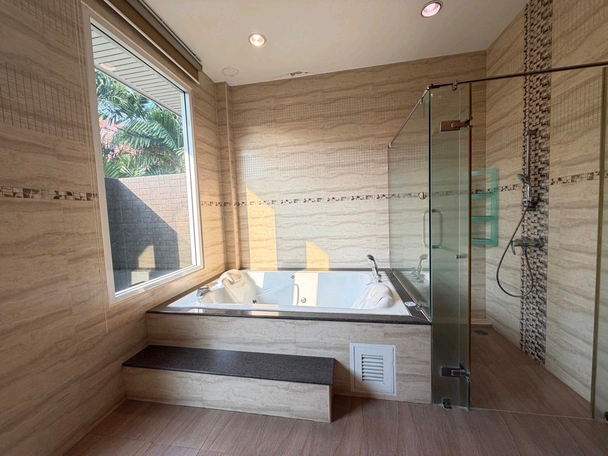 ขายบ้านเอกชัย บางบอน : บ้านเดี่ยวในโครงการ แกรนด์รอยัลนิศาชล สาทร