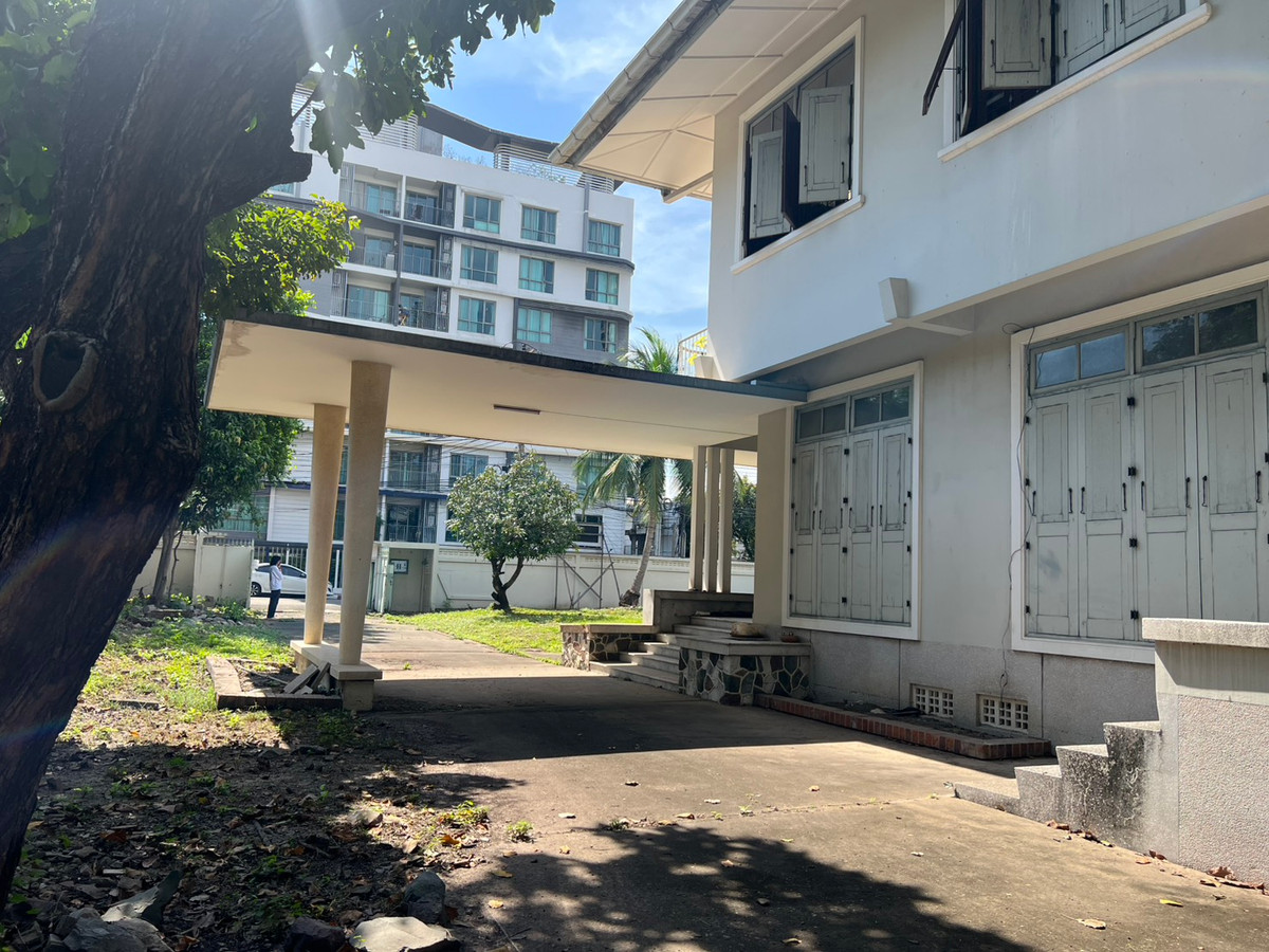 ขายบ้านอารีย์ อนุสาวรีย์ : ขายบ้านพร้อมที่ดินแปลงใหญ่ พหลโยธิน ซอย 9 ใจกลางอารีย์