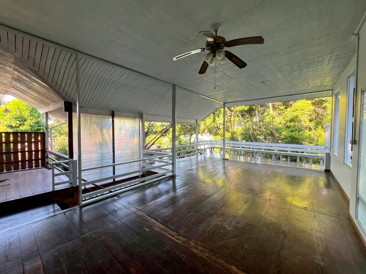 For SaleHouseMin Buri, Romklao : For sale, detached house next to the lake. Rare plot in the Sammakorn Ramkhamhaeng 110/112 project.