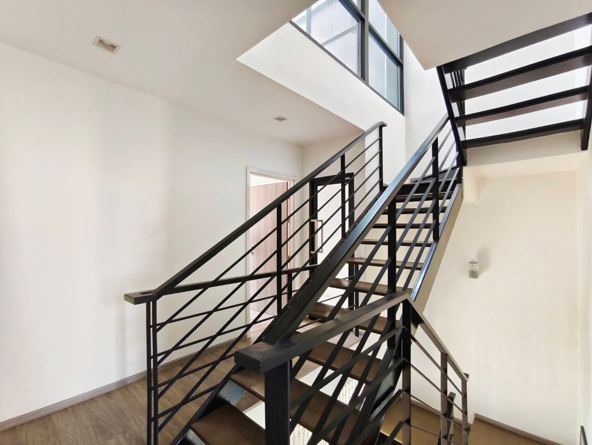 ให้เช่าทาวน์โฮมโชคชัย4 ลาดพร้าว71 : ให้เช่าทาวน์โฮม 3.5 ชั้น หลังมุม โครงการ Authen Ladprao–Nakniwa ซอยนาคนิวาศ 48 ใกล้เซ็นทรัลอีสวิลล์