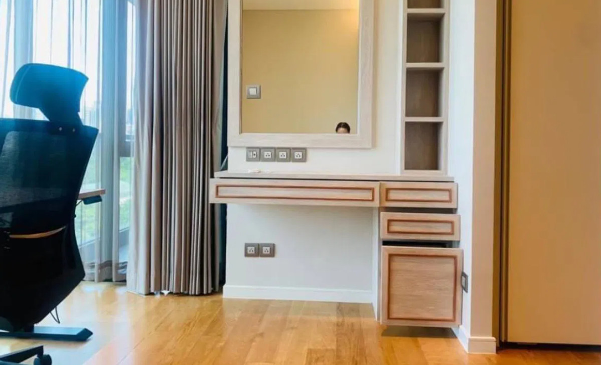 For RentCondoWitthayu, Chidlom, Langsuan, Ploenchit : Sindhorn Tonson 106 sqm. Please add LINE ID @806qphgn o8415o5483