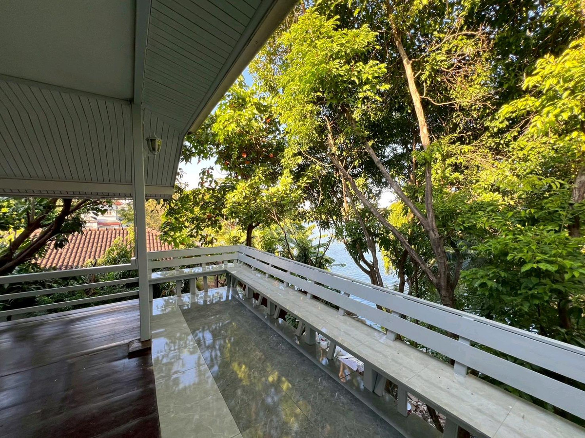 For SaleHouseMin Buri, Romklao : For sale, detached house next to the lake. Rare plot in the Sammakorn Ramkhamhaeng 110/112 project.