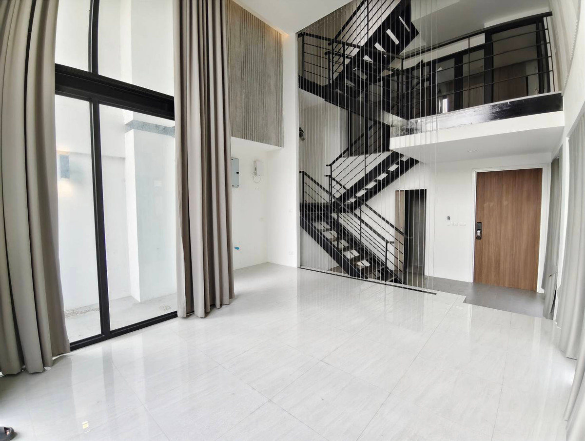 ให้เช่าทาวน์โฮมโชคชัย4 ลาดพร้าว71 : ให้เช่าทาวน์โฮม 3.5 ชั้น หลังมุม โครงการ Authen Ladprao–Nakniwa ซอยนาคนิวาศ 48 ใกล้เซ็นทรัลอีสวิลล์