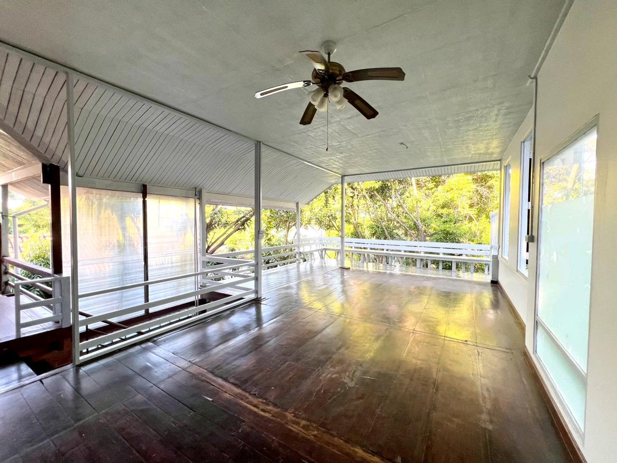 For SaleHouseMin Buri, Romklao : For sale, detached house next to the lake. Rare plot in the Sammakorn Ramkhamhaeng 110/112 project.