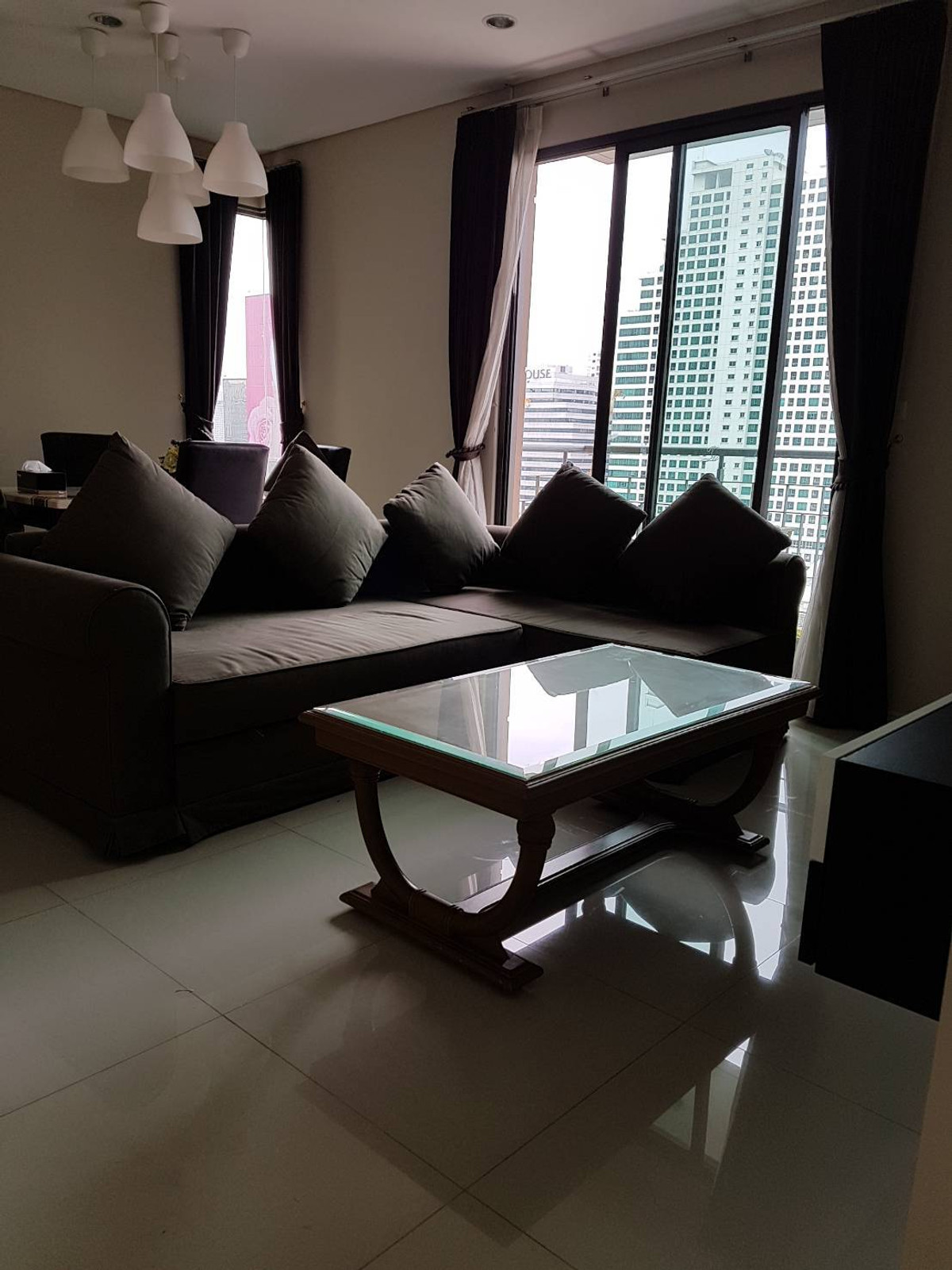 ให้เช่าคอนโดพระราม 9 เพชรบุรีตัดใหม่ RCA : ให้เช่าคอนโดวิลล่า อโศก ตกแต่งครบครัน (S15-33679)