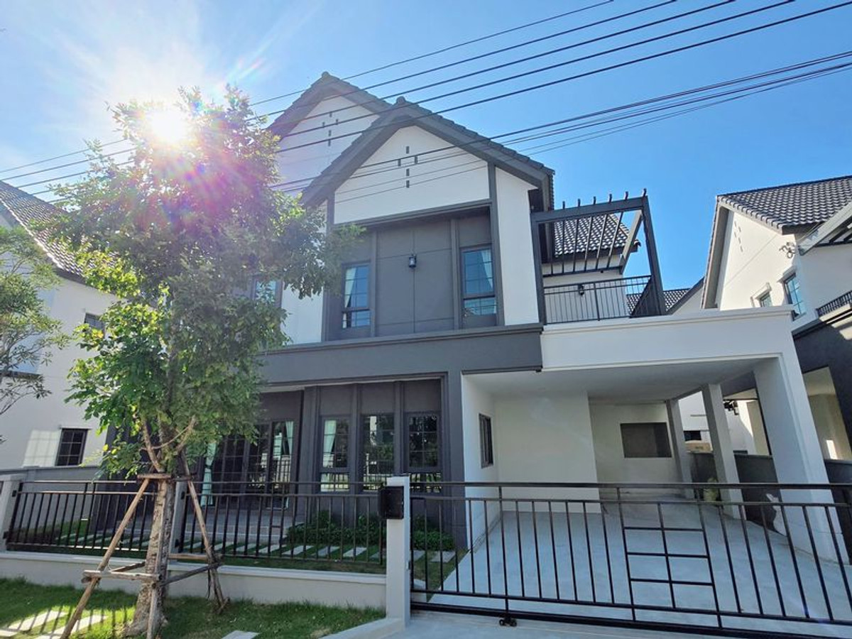 HouseBangna, Bearing, Lasalle : For sale/rent 🧡 Centro Bangna (CENTRO BANGNA), luxury detached house, good location, near Mega Bangna, size 65 square meters, 4 bedrooms, Bang Kaeo Subdistrict, Bang Phli District, Samut Prakan Province.