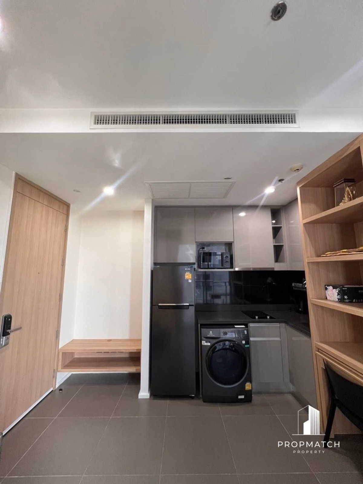 For SaleCondoLadprao, Central Ladprao : ⚡️Hot Deal⚡️M Ladprao Condo opposite Central. Next to BTS Lat Phrao Intersection, near MRT, area 30 sq m., only 4,100,000.- 📲092-6289149