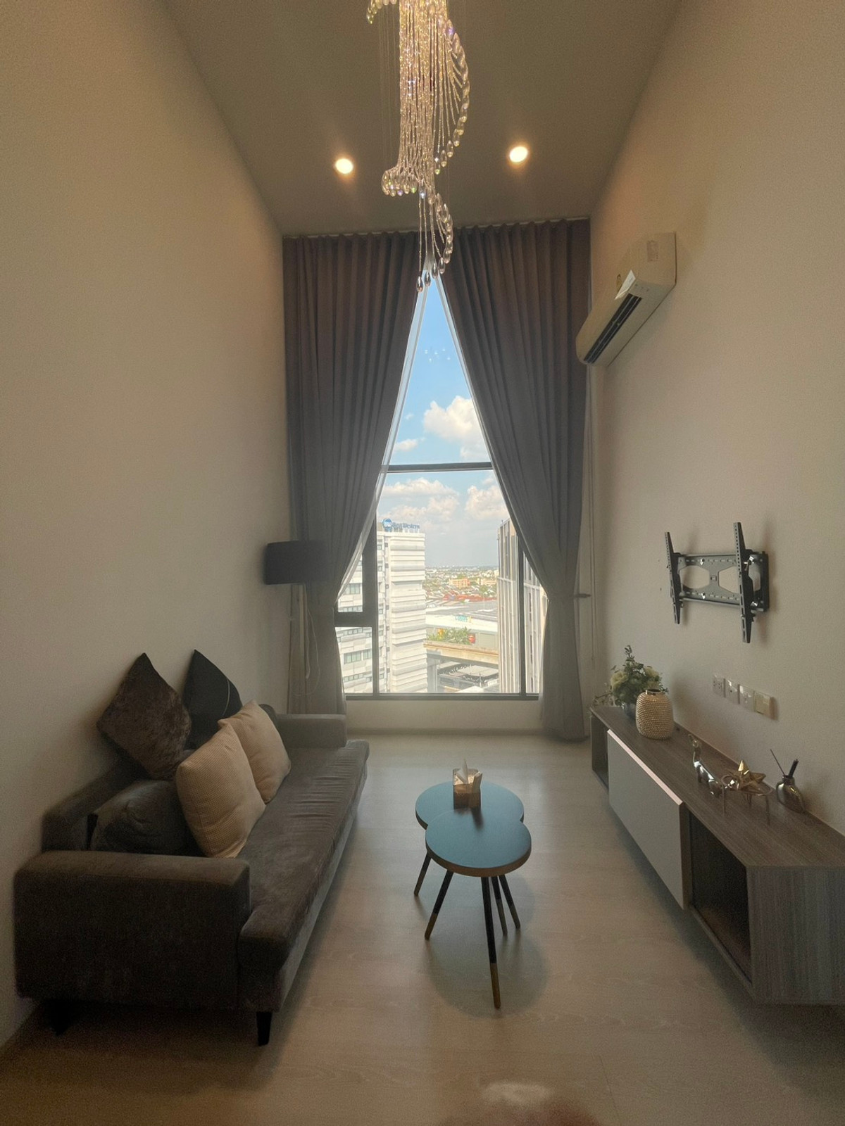 ขายคอนโดวิภาวดี ดอนเมือง หลักสี่ : ขายคอนโด Knightsbridge พหลโยธิน อินเตอร์เชนจ์ ขนาด 53.8 ตร.ม. ห้อง Duplex ใกล้ BTS 2 สาย