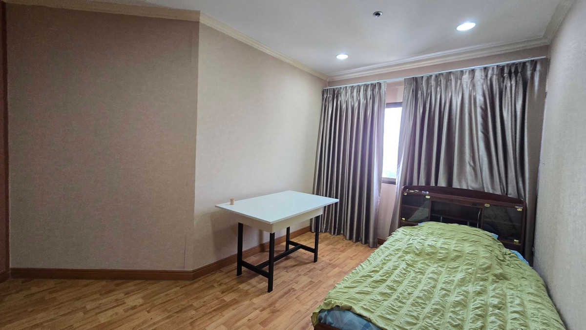 For SaleCondoBangna, Bearing, Lasalle : Condo for sale Central City East Tower: Central City Bangna East Tower, next to Central Bangna | Special price lower than the market, large usable area 236 sq m, on the 25th floor.