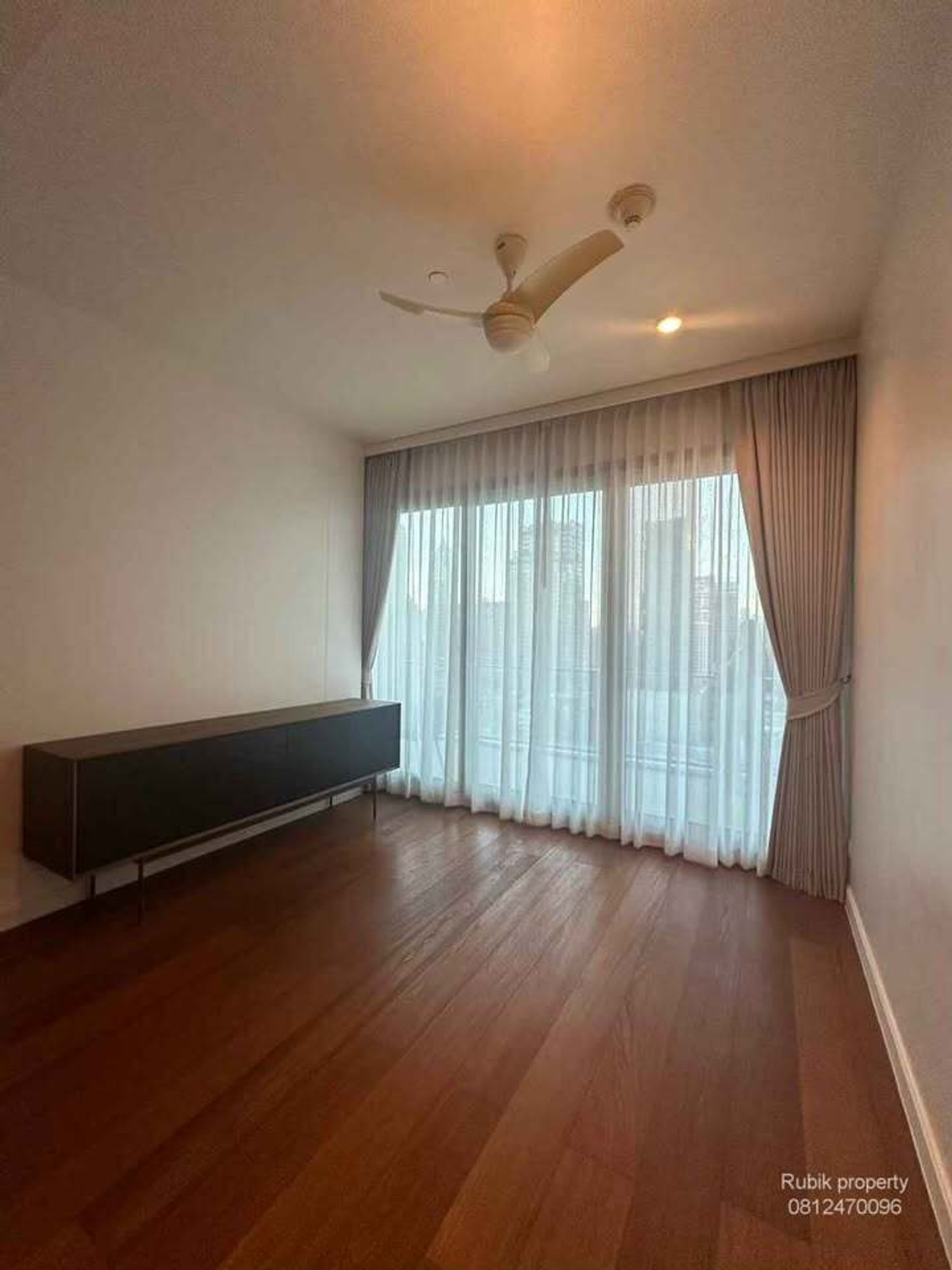 For RentCondoWitthayu, Chidlom, Langsuan, Ploenchit : 🔥 HOT DEAL in the heart of Ratchadamri | 185 Rajadamri | 3 Bed, large room 156 sq m, reduced to 140K RB1612 🏙 Big room, hard to find in the heart of the CBD